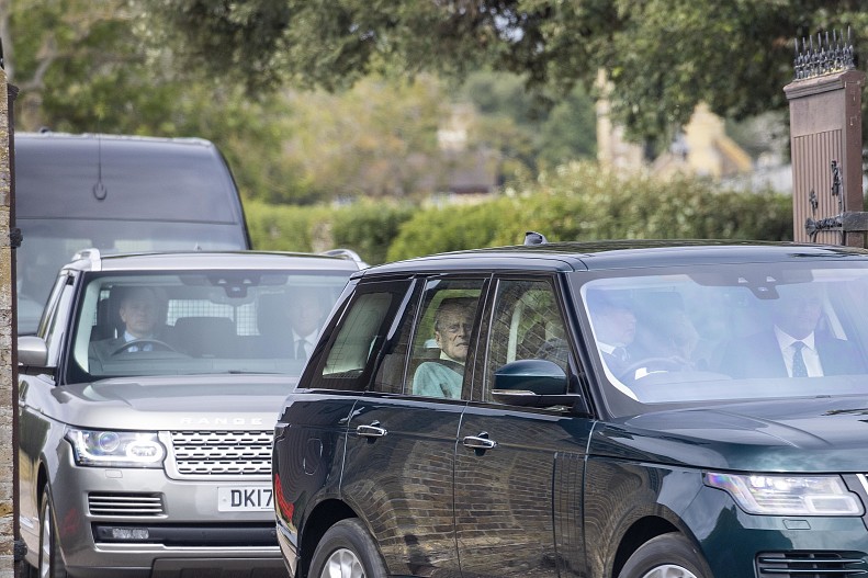 Кортеж Елизаветы II и принца Филиппа