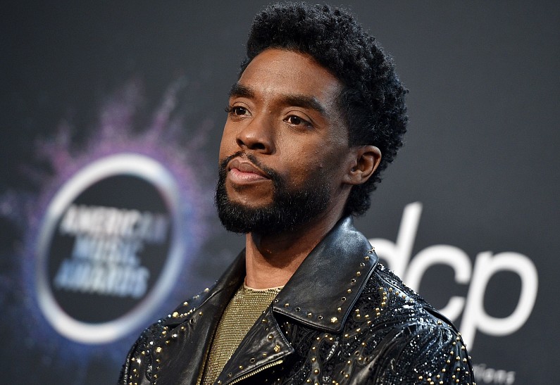 Студия Marvel почтила память Чедвика Боузмана в трогательном видео: «Ты всегда будешь нашим Королем»