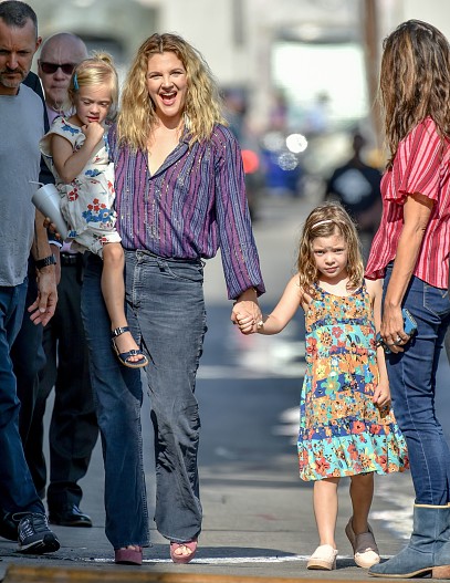 Дрю Бэрримор с дочерьми