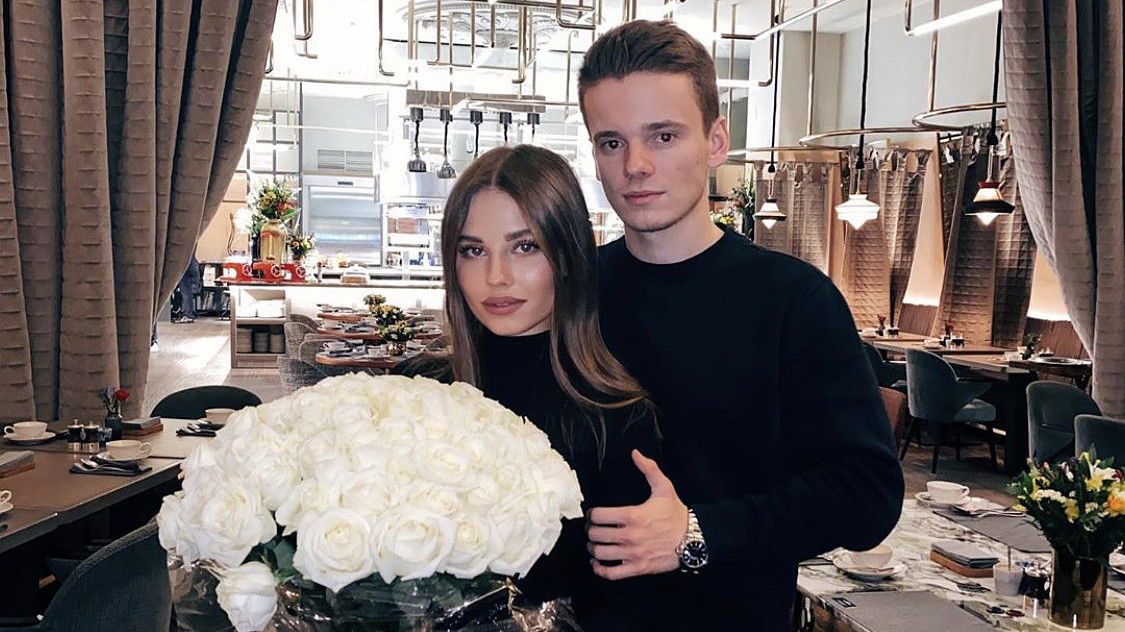 Порно актрисалардың әдемі кеуделері