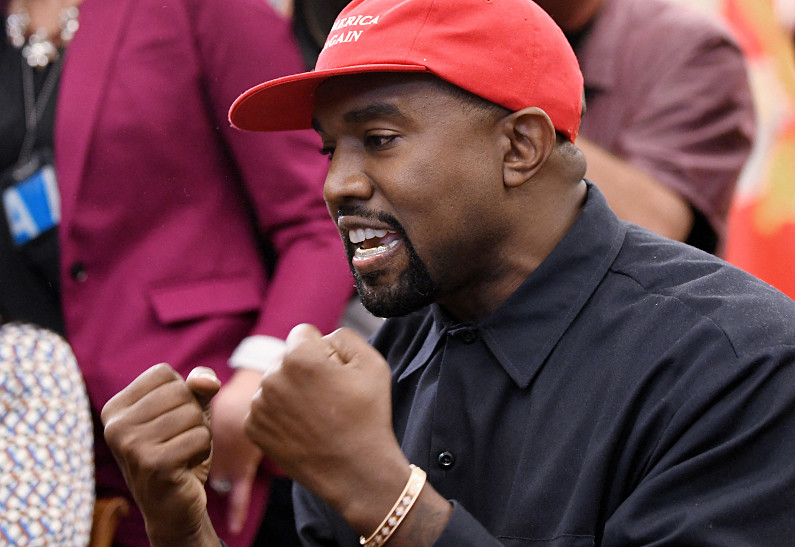 «Я новый Моисей»: Канье Уэст всполошил сеть очередными странными высказываниями