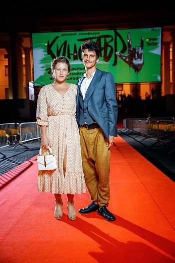 Варвара Шмыкова (серьги Mercury) и Евгений Козлов