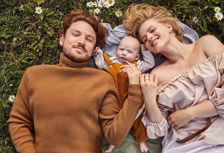 Порно ұрыны ұстап алып, сол жерде жазалаған