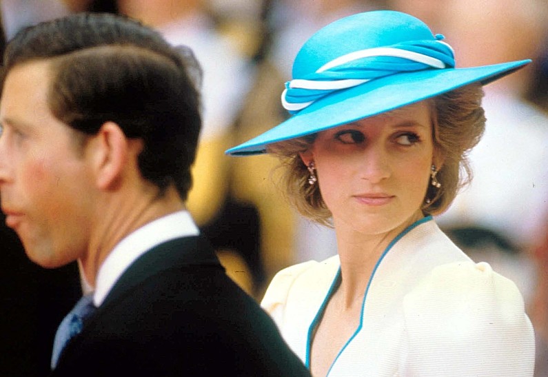 Принцесса Диана страдала из-за черствости принца Чарльза: «Его чувства задушили в момент рождения»