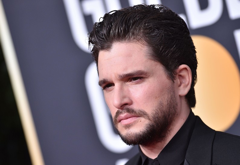 Кит Харингтон признался, что родители дали ему свободу гендерного определения в детстве