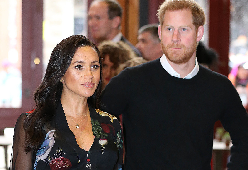 Принц Гарри и Меган Маркл записали новое видеообращение из своего особняка и подверглись критике