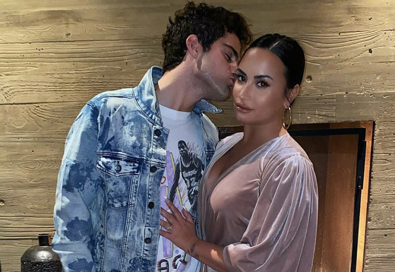 Деми Ловато рассталась с бойфрендом через два месяца после помолвки