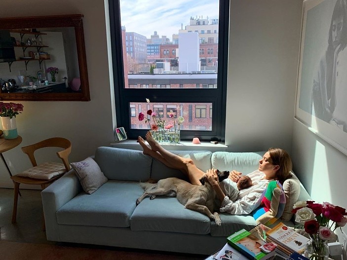 Ольга Зуева с дочкой и собакой