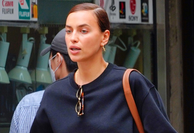 Ирина Шейк появилась на публике в экстремальном мини. Фото!