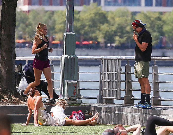 Ирина Шейк с дочерью и Вито Шнабель