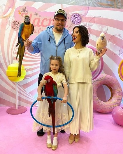 Гарик Харламов и Кристина Асмус с дочерью