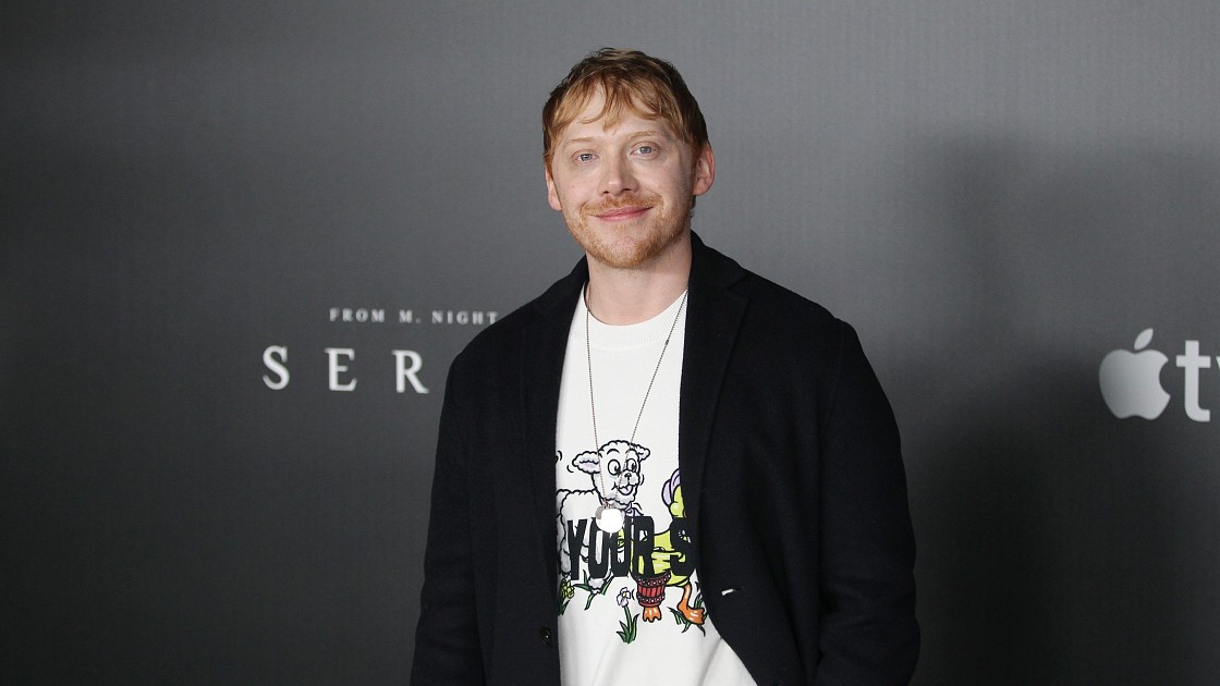 Секретарьды екі адам былғап алды