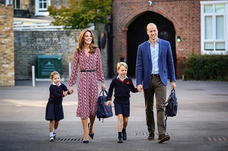 Кейт Миддлтон и принц Уильям со старшими детьми