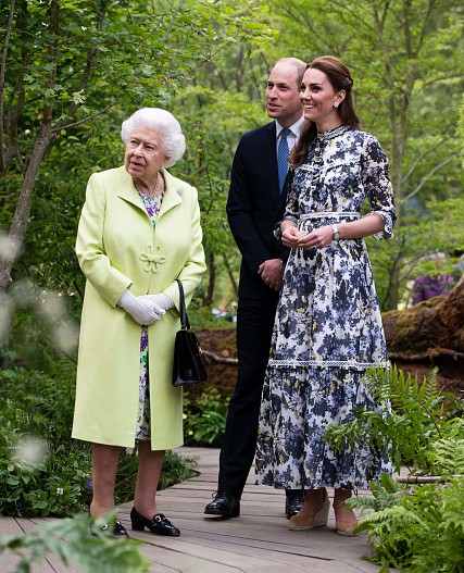 Королева Елизавета, принц Уильям и Кейт Миддлтон