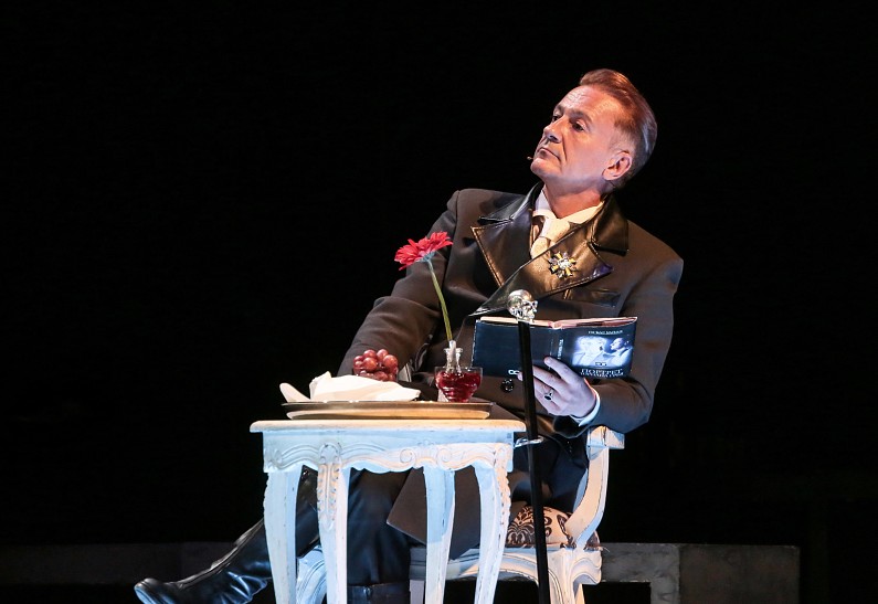 5 причин сходить на последний показ спектакля «Портрет Дориана Грея» в театр Ермоловой