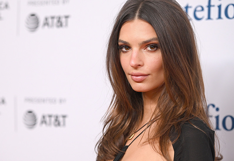 Эмили Ратаковски впервые показала лицо своего 6-месячного сына. Фото!