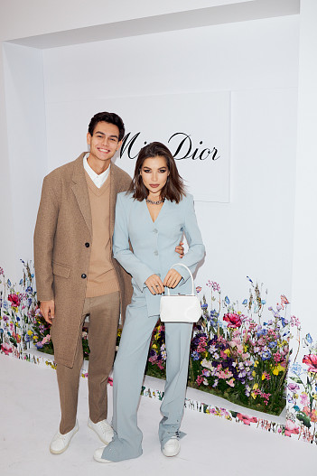 Карина Нигай со спутником