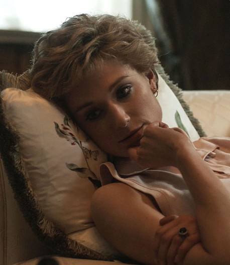 Кадр из сериала Корона