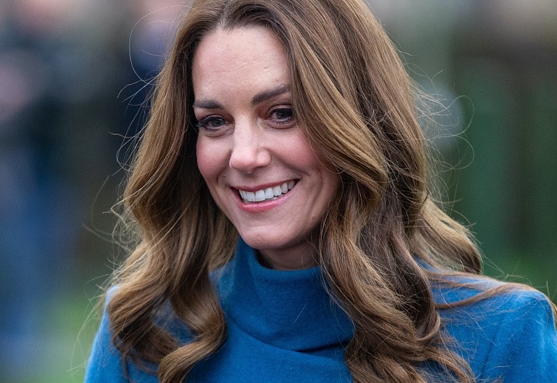 Кейт Миддлтон с детьми застали за выбором костюмов на Хэллоуин