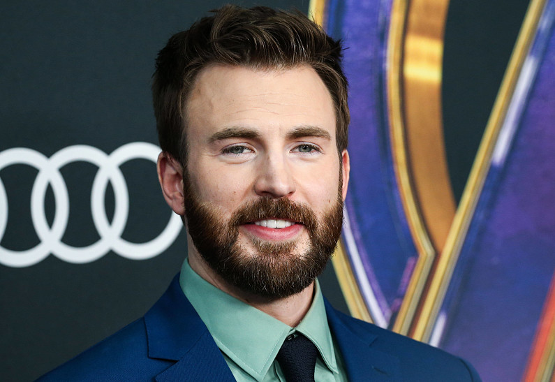 Найдены доказательства романтических отношений Криса Эванса с Селеной Гомес