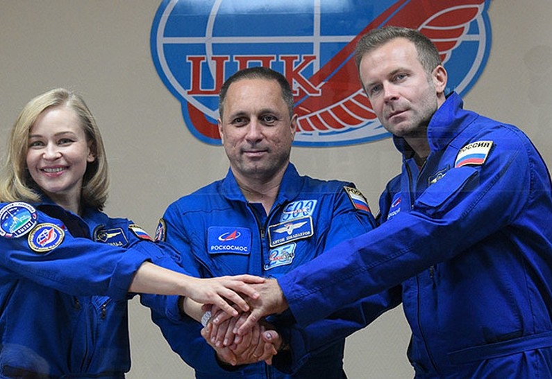Актриса Юлия Пересильд, режиссер Клим Шипенко и космонавт Антон Шкаплеров успешно стартовали на орбиту