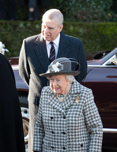 Королева Елизавета II и принц Эндрю
