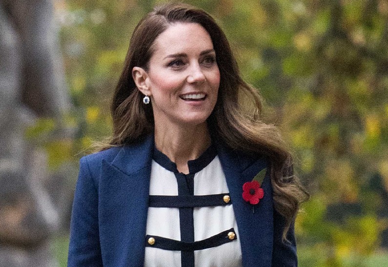 Новый выход! Кейт Миддлтон в элегантном образе почтила память военных в Лондоне