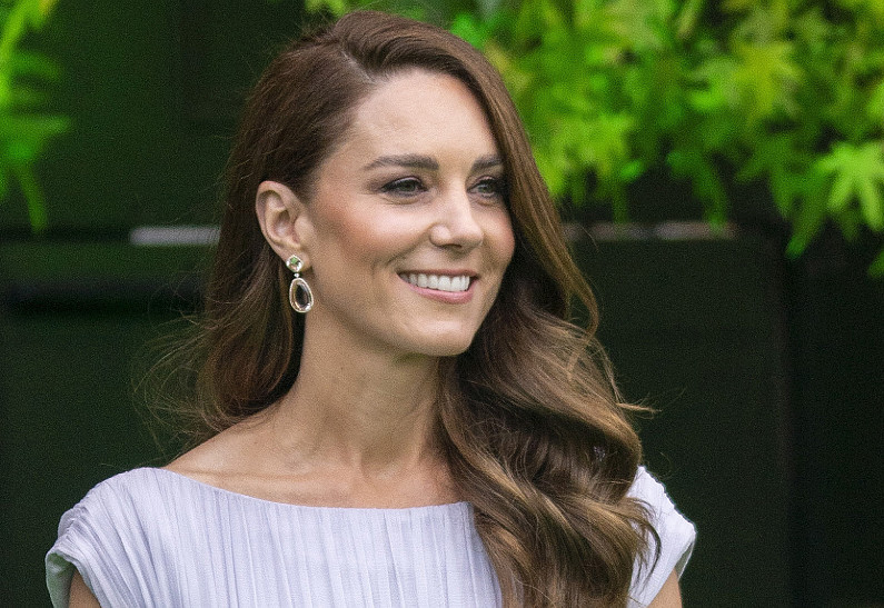 Кейт Миддлтон утерла нос самой Елизавете II. В чём преимущества герцогини перед королевой?