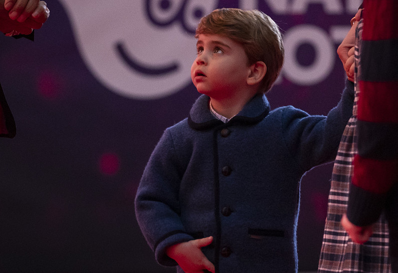 Принц Луи впервые отметит Рождество с королевой Елизаветой II. Подробности!