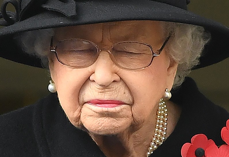 Проблемы со здоровьем: Елизавета II пропустила службу в память о погибших солдатах