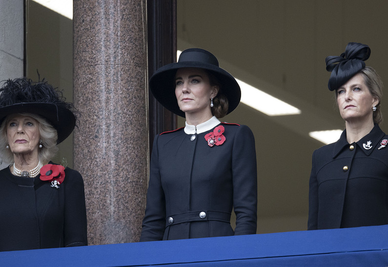 Почти королева: Кейт Миддлтон заняла место Елизаветы II в День памяти