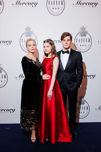 Марина Зудина с детьми - Марией и Павлом Табаковыми