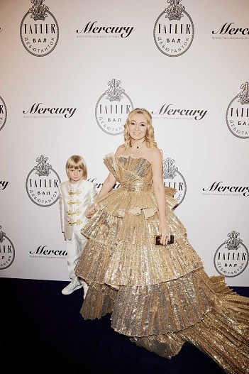 Яна Рудковская с сыном Сашей