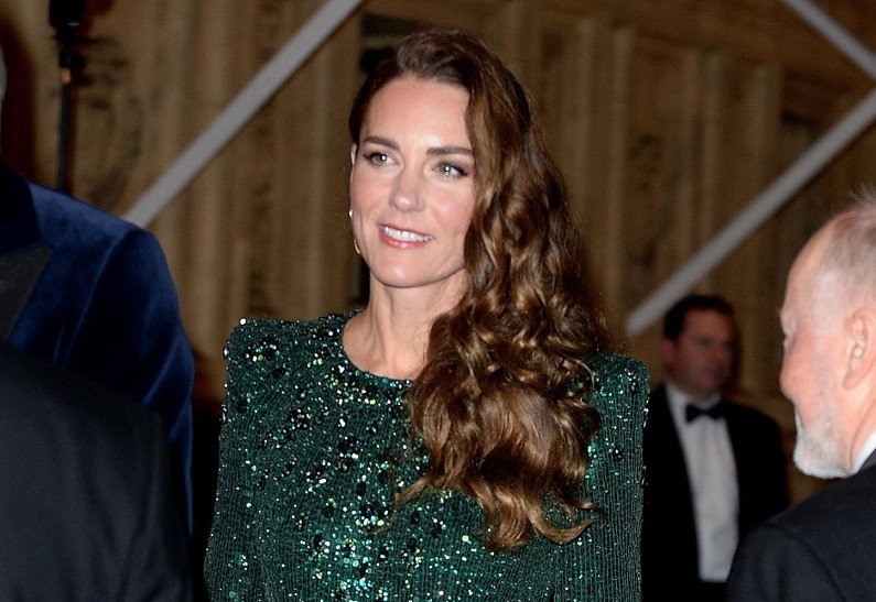 Непривычный образ: Кейт Миддлтон вышла в свет с новой прической. Фото!