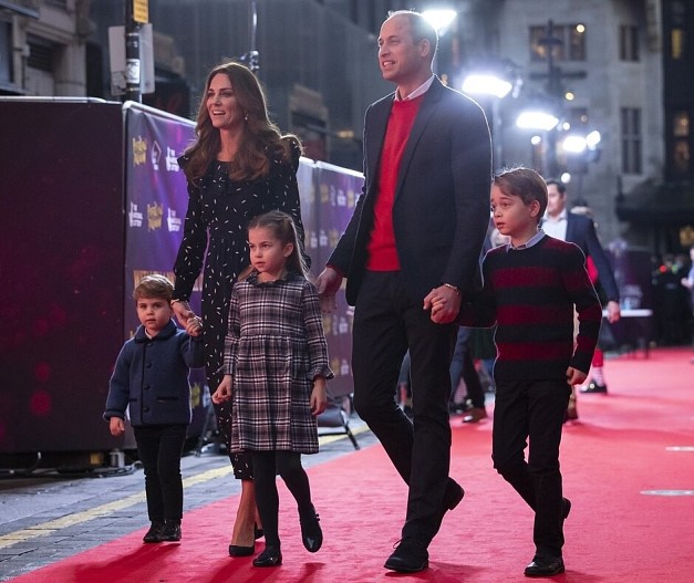 Кейт Миддлтон и принц Уильям с детьми
