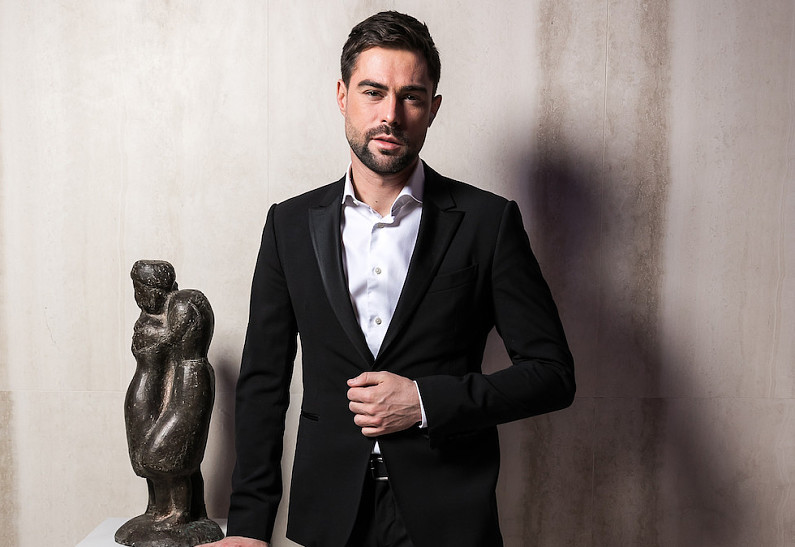 Иван Чуйков, Константин и Ольга Андрикопулос, а также другие гости открытия выставки скульптур