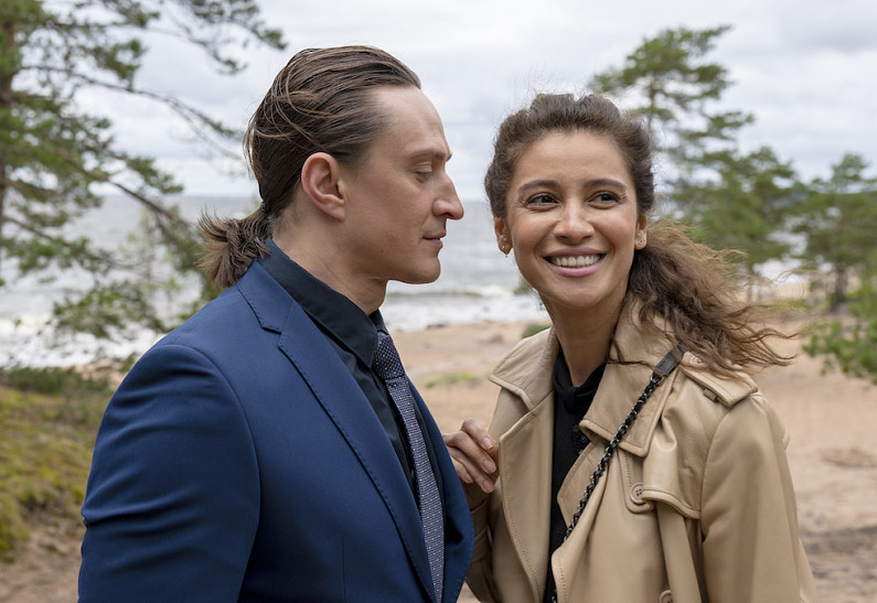 Юрий Чурсин, Равшана Куркова, Михаил Пореченков и другие на съемочной площадке сериала «Чайки»