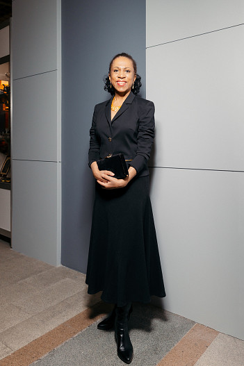 Елена Ханга