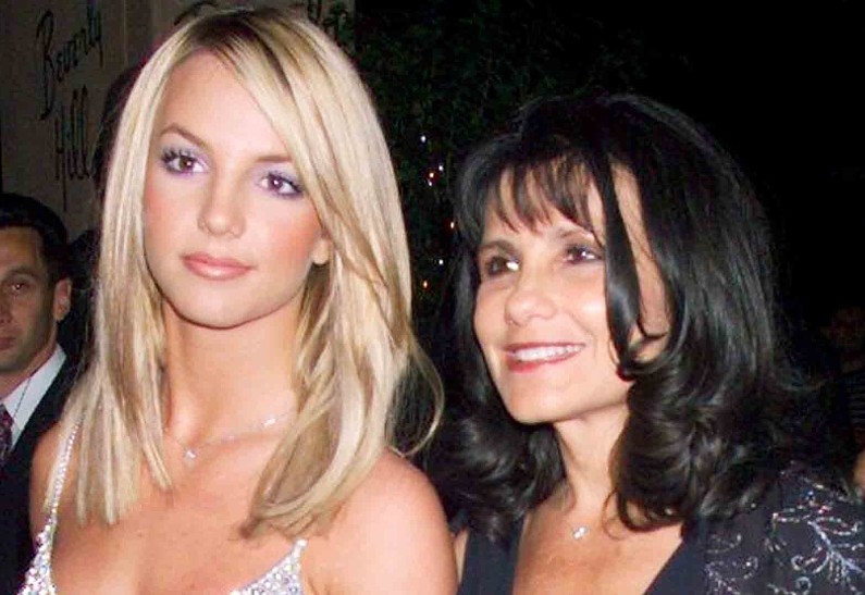 «Иди к чёрту»: Бритни Спирс публично обвинила мать во всех своих бедах