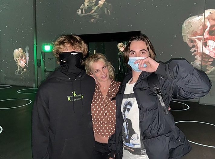 Бритни Спирс с сыновьями