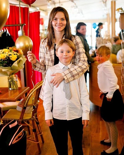 Елизавета Боярская с сыном Андреем