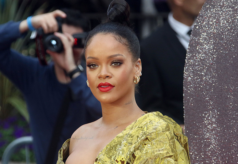 Рианна снялась в дерзкой рекламной фотосессии