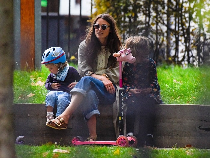 Кира Найтли с дочерьми