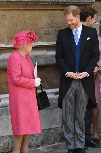 Королева Елизавета II и принц Гарри