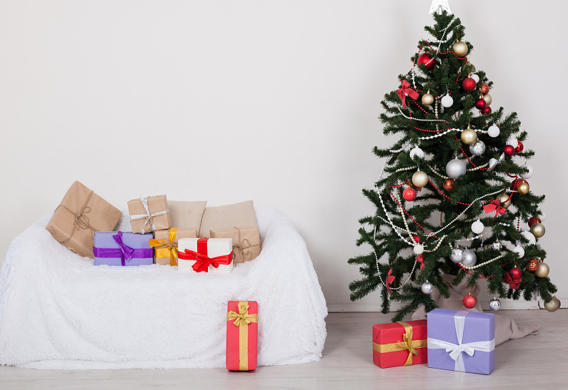 Что положить под елку: идеи новогодних подарков для самых любимых