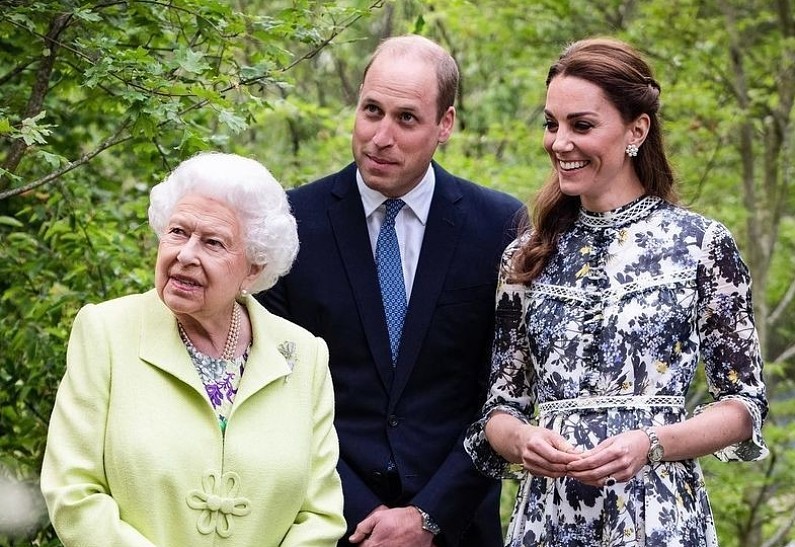 Вопреки мерам предосторожности: принц Уильям и Кейт Миддлтон вместе с детьми навестят Елизавету II в Рождество?