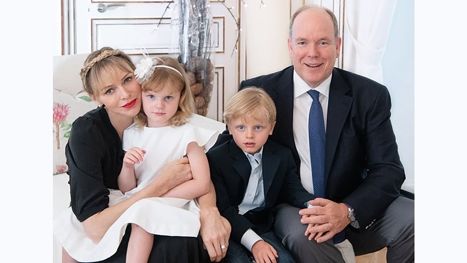 Княгиня Шарлен и князь Альбер с детьми