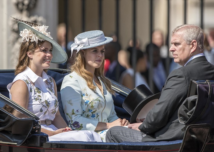 Принц Эндрю с дочерьми