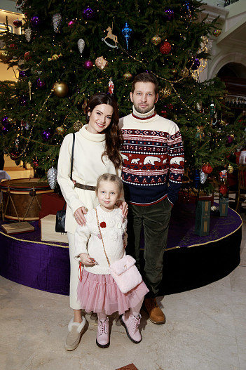 Анна Пескова с мужем Дмитрием и дочкой