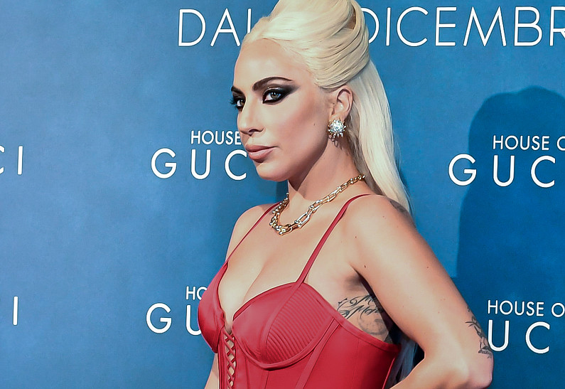 Леди Гага получила первую награду как актриса. И порцию критики!